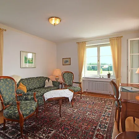 Gaestehaus Schloss * Kronburg